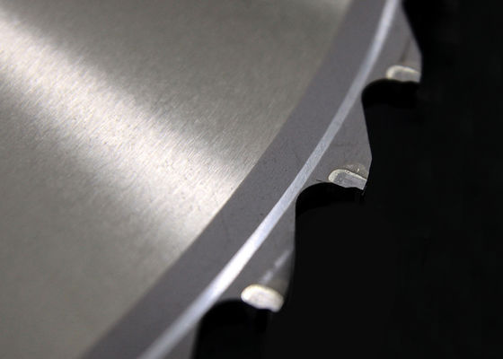 drobne koła o średnicy 60 zębów. Brzeszczoty do cięcia metalu 460 mm Typ wyrzucany