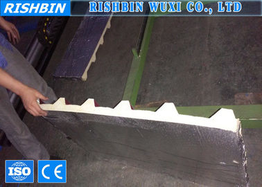 Izolacja termiczna PU Maszyna Sandwich Panel dla różnych grubości blachy dachowe